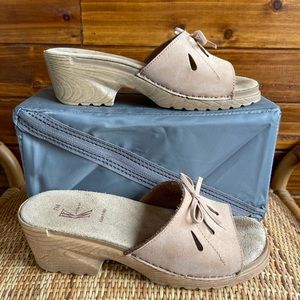 White Mountain Mirabel Sandals in straw
